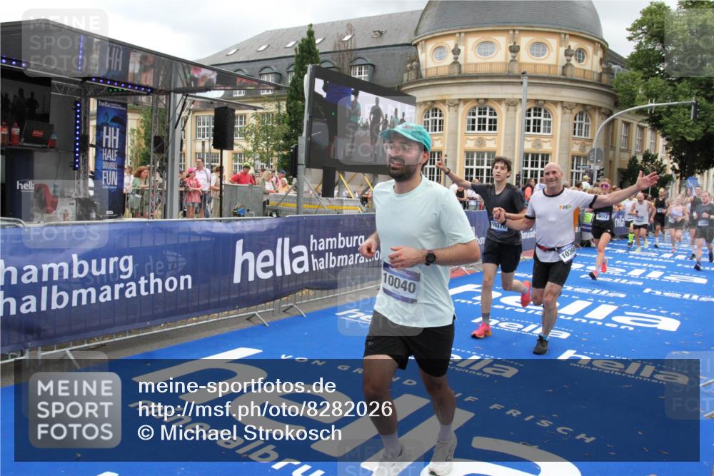 29.06.2025 - hella hamburg halbmarathon Michael Strokosch http://msf.ph/oto/8282026 29.06.2025 10:54:41 Ziel 1125, 1496, 2474, 3310, 5259, 7478, 9012, 10040, 10368, 10376, 12489, 15389, 15584, 17765, 19000 meine-sportfotos.de