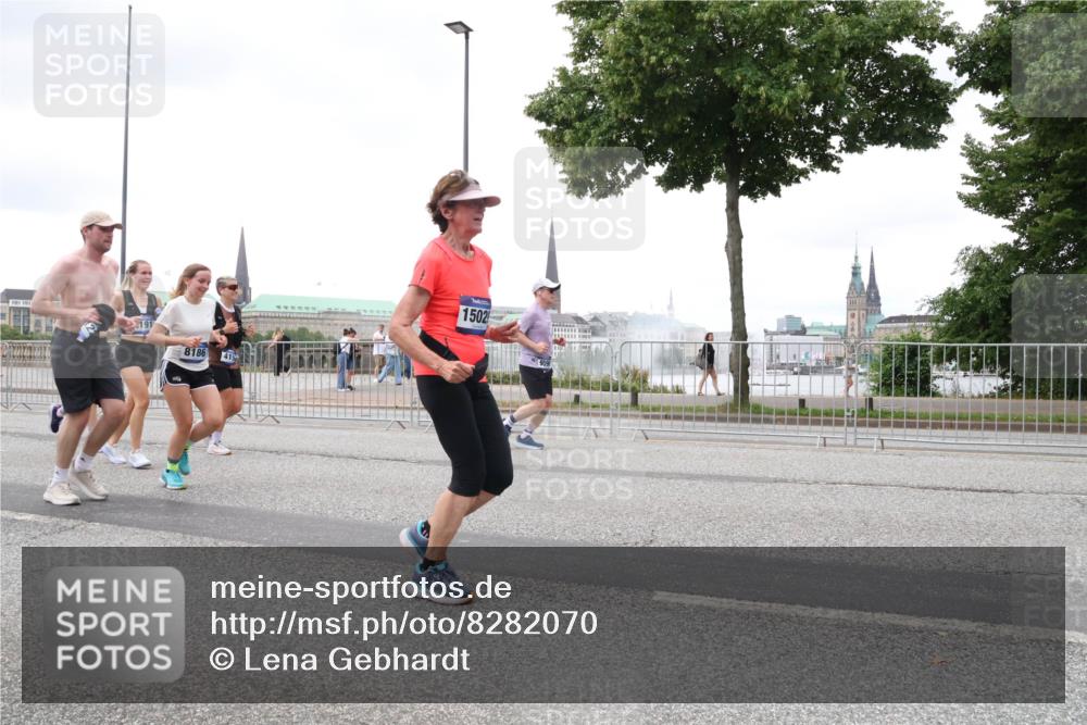 29.06.2025 - hella hamburg halbmarathon Lena Gebhardt http://msf.ph/oto/8282070 29.06.2025 10:55:02 Lombardsbrücke 191, 8186, 41, 1502, 1013, 1198, 2084, 2090, 2452, 2566, 2586, 2632, 3002, 3274, 4039, 4191, 4192, 4628, 5040, 5392, 5500, 5727, 5882, 6395, 6396, 6839, 6944, 6982, 7219, 7238, 7766, 8012, 8186, 8403, 8519, 9521, 9596, 10109, 10331, 10458, 10471, 10686, 11033, 11226, 11287, 11567, 11569, 11737, 11788, 11908, 12147, 12148, 12240, 12268, 12270, 13098, 13230, 13272, 13283, 13548, 13944, 13945, 13979, 13980, 14515, 15152, 15160 meine-sportfotos.de
