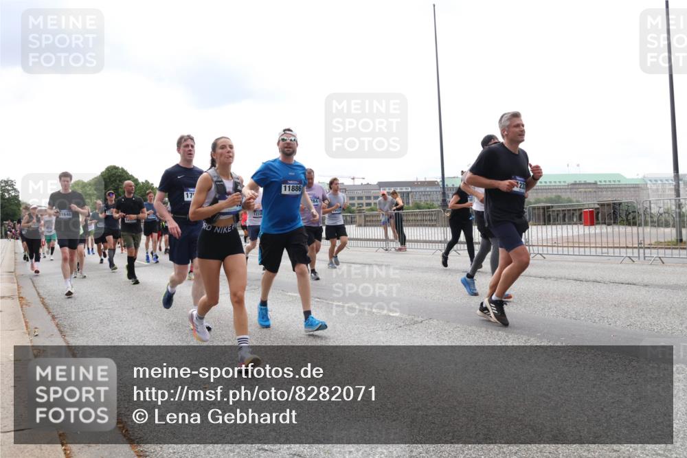 29.06.2025 - hella hamburg halbmarathon Lena Gebhardt http://msf.ph/oto/8282071 29.06.2025 10:35:22 Lombardsbrücke 11646, 17, 12338, 11886, 23, 1284, 1497, 1717, 1786, 1821, 1849, 2001, 2198, 2376, 2751, 2787, 3409, 3828, 3958, 4333, 4564, 4703, 4704, 4884, 4965, 5027, 5147, 5240, 5531, 5793, 6029, 6189, 6365, 6379, 6381, 6397, 6471, 6746, 6803, 6859, 6867, 7267, 7299, 7382, 7927, 8249, 8296, 8567, 9248, 9342, 9470, 9803, 9806, 10358, 10393, 10464, 10531, 10565, 10606, 10652, 11233, 11320, 11359, 11565, 11838, 11839, 11886, 12026, 12062, 12326 meine-sportfotos.de