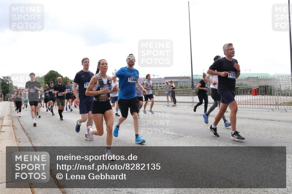 29.06.2025 - hella hamburg halbmarathon Lena Gebhardt http://msf.ph/oto/8282135 29.06.2025 10:35:22 Lombardsbrücke 11646, 1420, 134, 17, 11886, 10, 1123, 1284, 1497, 1717, 1786, 1821, 1849, 2001, 2198, 2376, 2751, 2787, 3409, 3828, 3958, 4333, 4564, 4703, 4704, 4884, 4965, 5027, 5147, 5240, 5531, 5793, 6029, 6189, 6365, 6379, 6381, 6397, 6471, 6746, 6803, 6859, 6867, 7267, 7299, 7382, 7927, 8249, 8296, 8567, 9248, 9342, 9470, 9803, 9806, 10358, 10393, 10464, 10531, 10565, 10606, 10652, 11233, 11320, 11359, 11565, 11838, 11839, 11886, 12026, 12062, 12326 meine-sportfotos.de