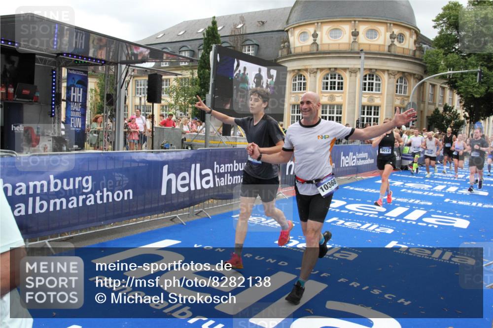 29.06.2025 - hella hamburg halbmarathon Michael Strokosch http://msf.ph/oto/8282138 29.06.2025 10:54:42 Ziel 1125, 1496, 3310, 5259, 7478, 8449, 9012, 10040, 10368, 10376, 12489, 14239, 15389, 15408, 15584, 17231, 17765, 19000 meine-sportfotos.de
