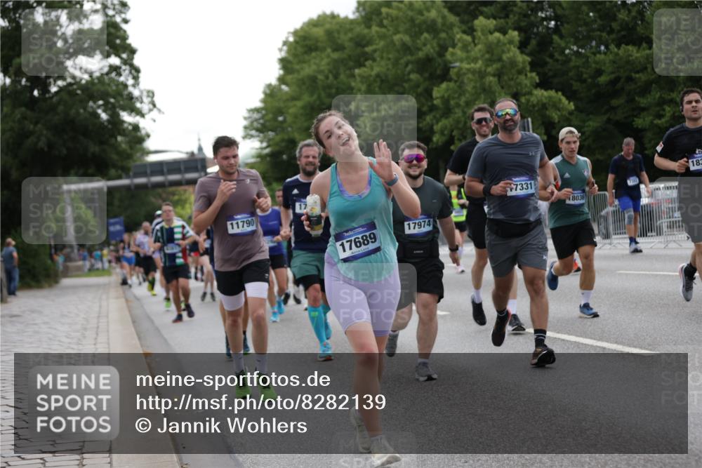 29.06.2025 - hella hamburg halbmarathon Jannik Wohlers http://msf.ph/oto/8282139 29.06.2025 10:35:09 Lombardsbrücke 1730, 1786, 1821, 2001, 2425, 2787, 4333, 4703, 4704, 4965, 5147, 5240, 5793, 6365, 6381, 6746, 6859, 6867, 7382, 8249, 8567, 9342, 9470, 9803, 9806, 10393, 10565, 10652, 11838, 11839, 12026, 12326, 12851, 13240, 13505, 13805, 13899, 14402, 14684, 15032, 16690, 16710, 17289, 17331, 17689, 17868, 17883, 17935, 17974, 17996, 17998, 18036, 18269, 18292, 18361, 18912 meine-sportfotos.de