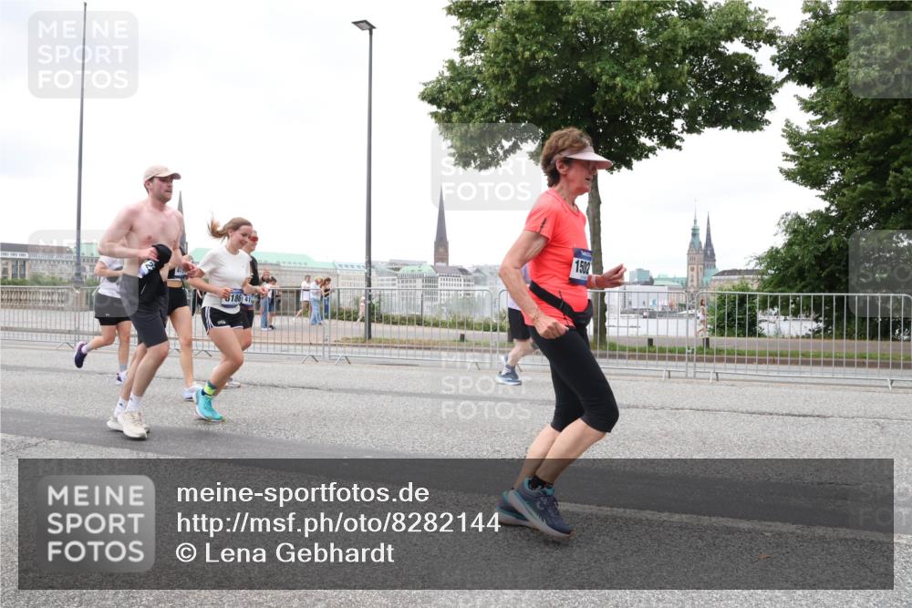 29.06.2025 - hella hamburg halbmarathon Lena Gebhardt http://msf.ph/oto/8282144 29.06.2025 10:55:03 Lombardsbrücke 186, 41, 1502, 1013, 1198, 2084, 2090, 2452, 2566, 2586, 2632, 3002, 3157, 3274, 3577, 4039, 4191, 4192, 4628, 5040, 5392, 5500, 5727, 5882, 6395, 6396, 6839, 6944, 6982, 7219, 7238, 7766, 8012, 8186, 8403, 8519, 9521, 9596, 10109, 10331, 10458, 10471, 10686, 11033, 11226, 11287, 11567, 11569, 11737, 11788, 11908, 12147, 12148, 12240, 12268, 12270, 13098, 13230, 13272, 13283, 13548, 13944, 13945, 13979, 13980, 14515, 15152, 15160 meine-sportfotos.de