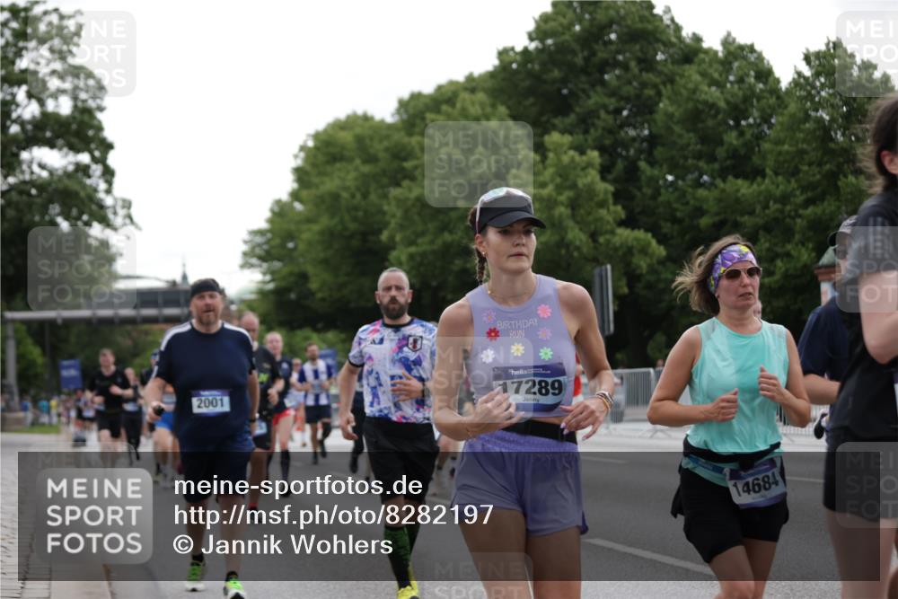 29.06.2025 - hella hamburg halbmarathon Jannik Wohlers http://msf.ph/oto/8282197 29.06.2025 10:35:17 Lombardsbrücke 1108, 1336, 1730, 1786, 2001, 2352, 2425, 2787, 2811, 3243, 4333, 4902, 4965, 5147, 5240, 6021, 6381, 6746, 6867, 7304, 7382, 8333, 9342, 9470, 9803, 9806, 9819, 10119, 10567, 10652, 12026, 12097, 12408, 12851, 12869, 13240, 13318, 13505, 13899, 14402, 14684, 15032, 16487, 17289, 17331, 17689, 17817, 17868, 17883, 17974, 17996, 17998, 18036, 18292, 18361, 18524, 18570, 18688 meine-sportfotos.de