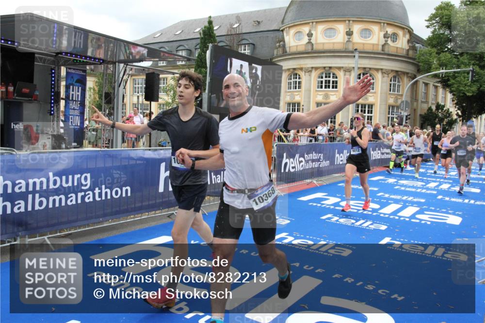 29.06.2025 - hella hamburg halbmarathon Michael Strokosch http://msf.ph/oto/8282213 29.06.2025 10:54:42 Ziel 1125, 1496, 3310, 5259, 7478, 8449, 9012, 10040, 10368, 10376, 12489, 14239, 15389, 15408, 15584, 17231, 17765, 19000 meine-sportfotos.de