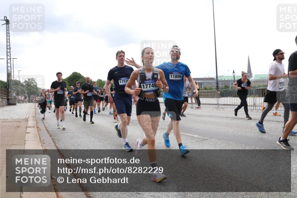 29.06.2025 - hella hamburg halbmarathon Lena Gebhardt http://msf.ph/oto/8282229 29.06.2025 10:35:22 Lombardsbrücke 11646, 13414, 1752, 17749, 11886, 6431, 1600, 113, 1284, 1497, 1717, 1786, 1821, 1849, 2001, 2198, 2376, 2751, 2787, 3409, 3828, 3958, 4333, 4564, 4703, 4704, 4884, 4965, 5027, 5147, 5240, 5531, 5793, 6029, 6189, 6365, 6379, 6381, 6397, 6471, 6746, 6803, 6859, 6867, 7267, 7299, 7382, 7927, 8249, 8296, 8567, 9248, 9342, 9470, 9803, 9806, 10358, 10393, 10464, 10531, 10565, 10606, 10652, 11233, 11320, 11359, 11565, 11838, 11839, 11886, 12026, 12062, 12326 meine-sportfotos.de