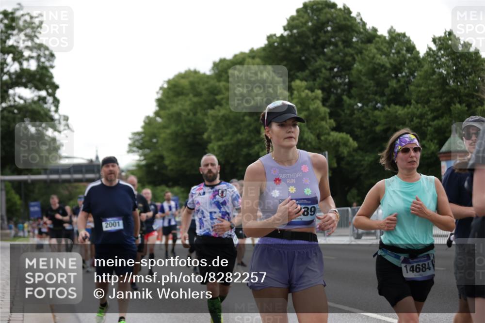 29.06.2025 - hella hamburg halbmarathon Jannik Wohlers http://msf.ph/oto/8282257 29.06.2025 10:35:17 Lombardsbrücke 1108, 1336, 1730, 1786, 2001, 2352, 2425, 2787, 2811, 3243, 4333, 4902, 4965, 5147, 5240, 6021, 6381, 6746, 6867, 7304, 7382, 8333, 9342, 9470, 9803, 9806, 9819, 10119, 10567, 10652, 12026, 12097, 12408, 12851, 12869, 13240, 13318, 13505, 13899, 14402, 14684, 15032, 16487, 17289, 17331, 17689, 17817, 17868, 17883, 17974, 17996, 17998, 18036, 18292, 18361, 18524, 18570, 18688 meine-sportfotos.de