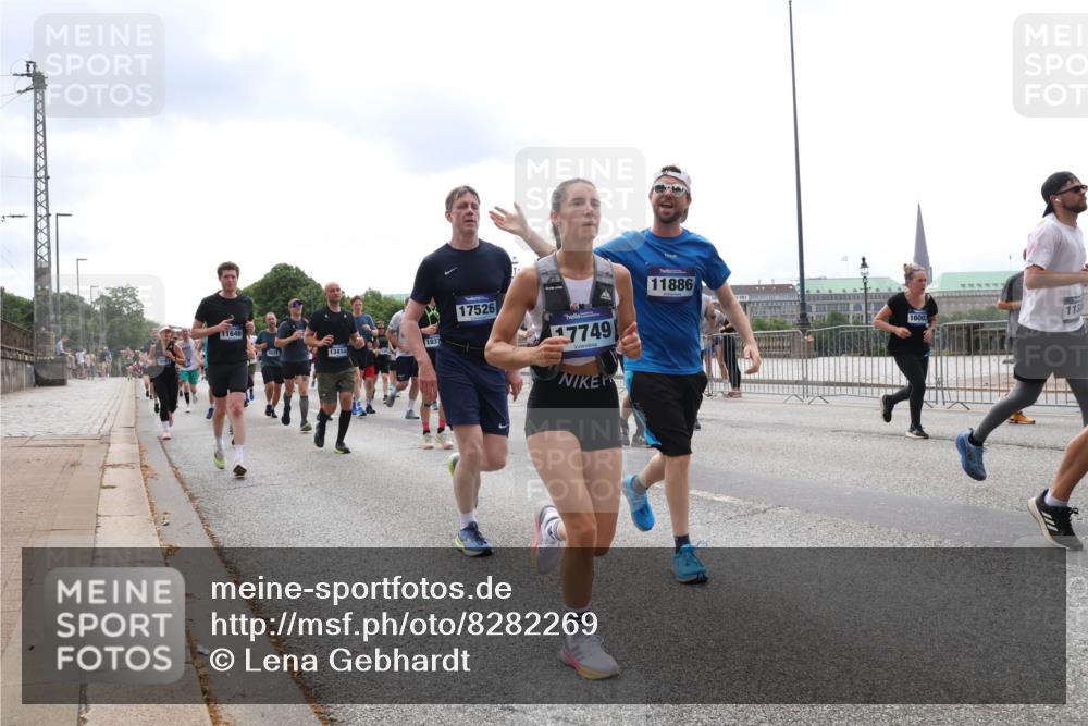 29.06.2025 - hella hamburg halbmarathon Lena Gebhardt http://msf.ph/oto/8282269 29.06.2025 10:35:22 Lombardsbrücke 11646, 6023, 1837, 13414, 17526, 7749, 11886, 113, 1284, 1497, 1717, 1786, 1821, 1849, 2001, 2198, 2376, 2751, 2787, 3409, 3828, 3958, 4333, 4564, 4703, 4704, 4884, 4965, 5027, 5147, 5240, 5531, 5793, 6029, 6189, 6365, 6379, 6381, 6397, 6471, 6746, 6803, 6859, 6867, 7267, 7299, 7382, 7927, 8249, 8296, 8567, 9248, 9342, 9470, 9803, 9806, 10358, 10393, 10464, 10531, 10565, 10606, 10652, 11233, 11320, 11359, 11565, 11838, 11839, 11886, 12026, 12062, 12326 meine-sportfotos.de