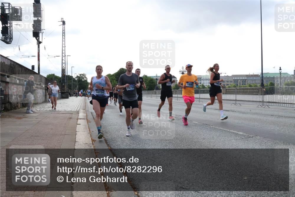 29.06.2025 - hella hamburg halbmarathon Lena Gebhardt http://msf.ph/oto/8282296 29.06.2025 09:45:42 Lombardsbrücke 1223, 16755, 1686, 1965, 16724, 57, 1080, 1686, 1707, 1758, 1894, 1990, 2460, 2689, 3043, 4050, 4129, 4679, 4698, 4749, 5070, 5187, 5328, 5550, 5746, 5826, 6358, 6878, 7272, 7389, 7481, 7651, 7723, 7880, 7965, 8062, 8190, 8209, 8883, 9137, 9381, 9571, 9634, 10017, 10171, 10270, 10484, 10876, 11120, 11413, 11857, 12049, 12232, 12234, 12308, 12681, 12691, 12988, 13066, 13167, 13343, 13618, 13686, 13754, 14028, 14167, 14289, 15672, 16157 meine-sportfotos.de