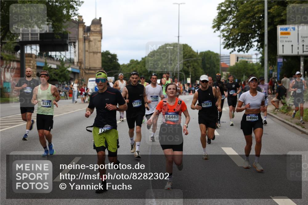 29.06.2025 - hella hamburg halbmarathon Yannick Fuchs http://msf.ph/oto/8282302 29.06.2025 10:37:29 20KM 1353, 1675, 1735, 2653, 4229, 4318, 5011, 5124, 5477, 7026, 7508, 9364, 9371, 9534, 10099, 10251, 11177, 12153, 12723, 12839, 13746, 13807, 14201, 14226, 14447, 14484, 14560, 14813, 14849, 15255, 15328, 15535, 15706, 15851, 15921, 16333, 17733, 17911, 18004, 18274, 18275, 18304, 18449, 18659, 18987, 19009, 19229 meine-sportfotos.de
