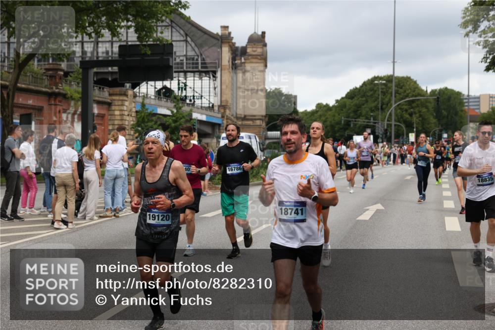 29.06.2025 - hella hamburg halbmarathon Yannick Fuchs http://msf.ph/oto/8282310 29.06.2025 10:49:48 20KM 1130, 1180, 1193, 2982, 3042, 3048, 3058, 3668, 4951, 5465, 5672, 6569, 6591, 6924, 7594, 7742, 7976, 8255, 8311, 8639, 8863, 9361, 9562, 11039, 11309, 11638, 12196, 12515, 13474, 14363, 14365, 14461, 15184, 15484, 15818, 15884, 16176, 16375, 16401, 16434, 16521, 16786, 17259, 17615, 17640, 17642, 17734, 18064, 18125, 18212, 18325, 18340, 18495, 18741, 18746, 18835, 19120, 19152 meine-sportfotos.de
