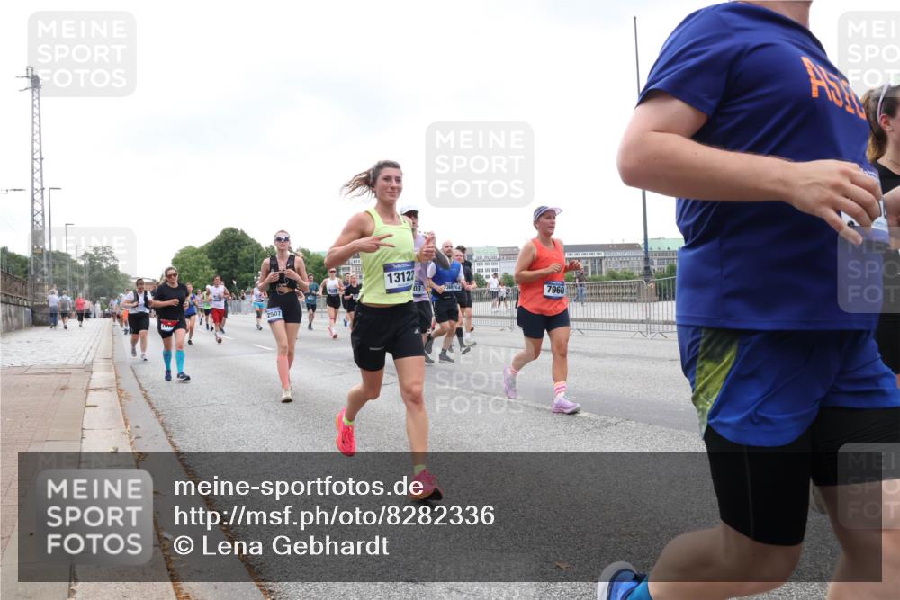 29.06.2025 - hella hamburg halbmarathon Lena Gebhardt http://msf.ph/oto/8282336 29.06.2025 10:46:31 Lombardsbrücke 1371, 1375, 1429, 1465, 1532, 1608, 1837, 1999, 2162, 2423, 2500, 2697, 2773, 2813, 2951, 3277, 3406, 3407, 3410, 3469, 3734, 4119, 4202, 4296, 4342, 4355, 4448, 4604, 5697, 5700, 5703, 5854, 6068, 6124, 6161, 6392, 6740, 7303, 7364, 7368, 7374, 7412, 7767, 7827, 7894, 7960, 7983, 8047, 8477, 8551, 8700, 9129, 9337, 9445, 9691, 10153, 10230, 11358, 11361, 11876, 11910, 12298, 12333, 12507, 12522, 13969, 14261, 15852, 16882, 16987 meine-sportfotos.de