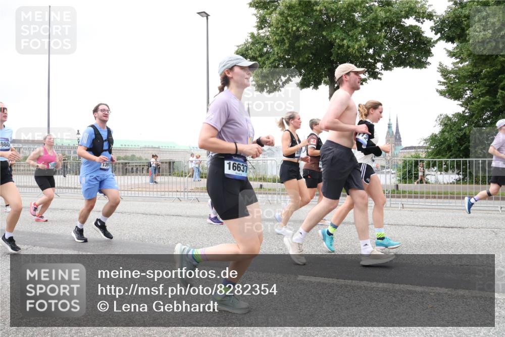 29.06.2025 - hella hamburg halbmarathon Lena Gebhardt http://msf.ph/oto/8282354 29.06.2025 10:55:04 Lombardsbrücke 980, 1397, 16637, 1013, 1198, 2084, 2090, 2452, 2566, 2586, 2632, 3002, 3157, 3274, 3577, 4039, 4191, 4192, 4628, 5040, 5392, 5500, 5727, 5882, 6395, 6396, 6839, 6944, 6982, 7219, 7238, 7766, 8012, 8186, 8403, 8519, 9521, 9596, 10109, 10331, 10458, 10471, 10686, 11033, 11226, 11287, 11567, 11569, 11737, 11788, 11908, 12147, 12148, 12240, 12268, 12270, 13098, 13230, 13272, 13283, 13548, 13944, 13945, 13979, 13980, 14515, 15152, 15160 meine-sportfotos.de