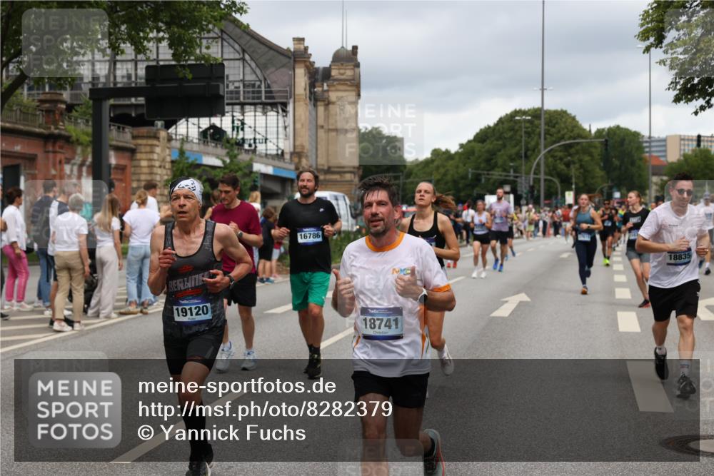 29.06.2025 - hella hamburg halbmarathon Yannick Fuchs http://msf.ph/oto/8282379 29.06.2025 10:49:49 20KM 1130, 1180, 1193, 2982, 3042, 3048, 3058, 3668, 4951, 5287, 5465, 5672, 6569, 6591, 6924, 7594, 7742, 8255, 8311, 8639, 8863, 9361, 9562, 11039, 11309, 11638, 12196, 12515, 13474, 14363, 14365, 14461, 15184, 15484, 15818, 15884, 16176, 16375, 16401, 16434, 16521, 16786, 17259, 17615, 17640, 17642, 17734, 18064, 18125, 18212, 18325, 18340, 18495, 18634, 18741, 18746, 18835, 19120, 19152 meine-sportfotos.de