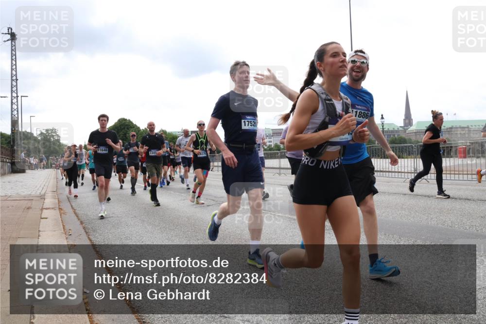 29.06.2025 - hella hamburg halbmarathon Lena Gebhardt http://msf.ph/oto/8282384 29.06.2025 10:35:22 Lombardsbrücke 11646, 6020, 1341, 8375, 17526, 1886, 1284, 1497, 1717, 1786, 1821, 1849, 2001, 2198, 2376, 2751, 2787, 3409, 3828, 3958, 4333, 4564, 4703, 4704, 4884, 4965, 5027, 5147, 5240, 5531, 5793, 6029, 6189, 6365, 6379, 6381, 6397, 6471, 6746, 6803, 6859, 6867, 7267, 7299, 7382, 7927, 8249, 8296, 8567, 9248, 9342, 9470, 9803, 9806, 10358, 10393, 10464, 10531, 10565, 10606, 10652, 11233, 11320, 11359, 11565, 11838, 11839, 11886, 12026, 12062, 12326 meine-sportfotos.de