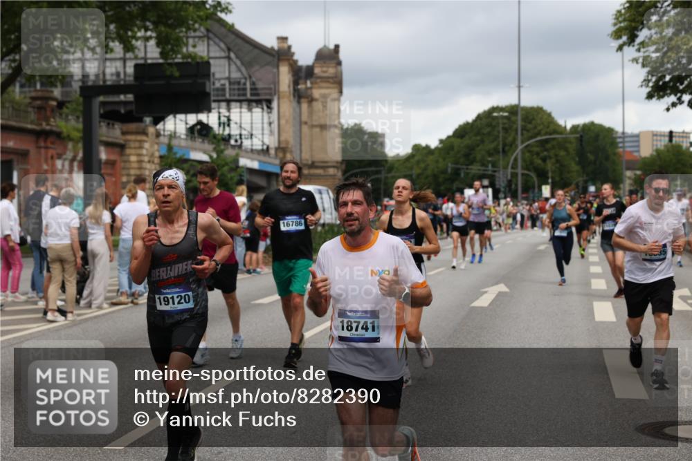29.06.2025 - hella hamburg halbmarathon Yannick Fuchs http://msf.ph/oto/8282390 29.06.2025 10:49:49 20KM 1130, 1180, 1193, 2982, 3042, 3048, 3058, 3668, 4951, 5287, 5465, 5672, 6569, 6591, 6924, 7594, 7742, 8255, 8311, 8639, 8863, 9361, 9562, 11039, 11309, 11638, 12196, 12515, 13474, 14363, 14365, 14461, 15184, 15484, 15818, 15884, 16176, 16375, 16401, 16434, 16521, 16786, 17259, 17615, 17640, 17642, 17734, 18064, 18125, 18212, 18325, 18340, 18495, 18634, 18741, 18746, 18835, 19120, 19152 meine-sportfotos.de