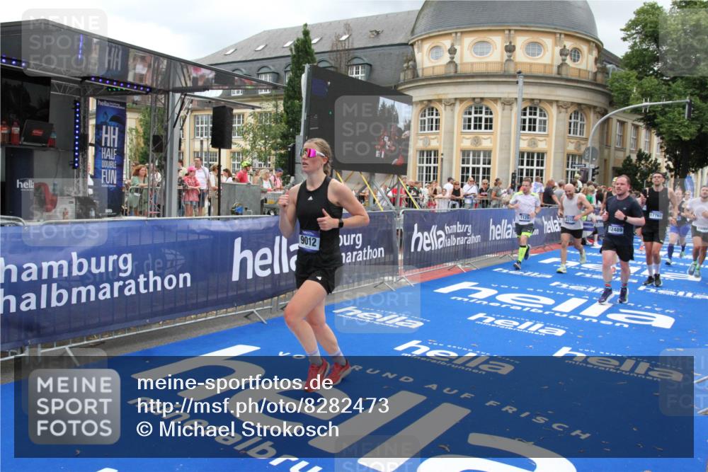 29.06.2025 - hella hamburg halbmarathon Michael Strokosch http://msf.ph/oto/8282473 29.06.2025 10:54:43 Ziel 1125, 1496, 2561, 3310, 7478, 8449, 9012, 10040, 10368, 10376, 12489, 13147, 14239, 15389, 15408, 15584, 17231, 17765, 19000 meine-sportfotos.de