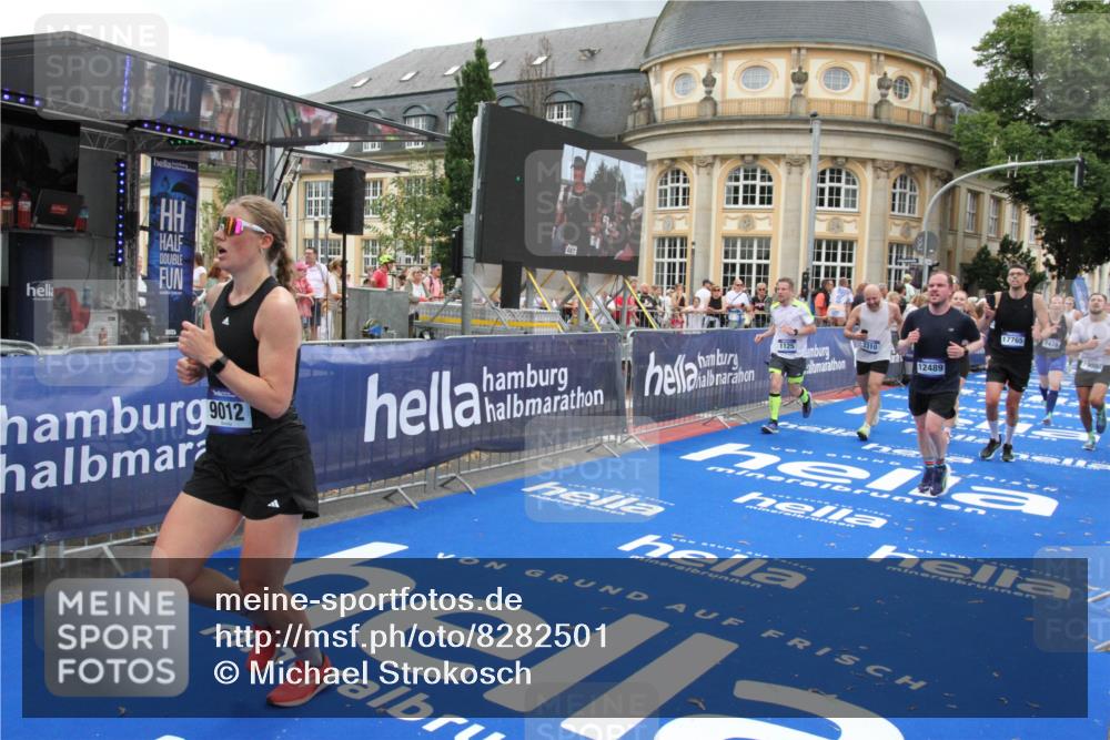 29.06.2025 - hella hamburg halbmarathon Michael Strokosch http://msf.ph/oto/8282501 29.06.2025 10:54:44 Ziel 1125, 1496, 2561, 3310, 6587, 7478, 8449, 9012, 9227, 10040, 10368, 10376, 12489, 13147, 14239, 15389, 15408, 15584, 17231, 17765, 19000 meine-sportfotos.de