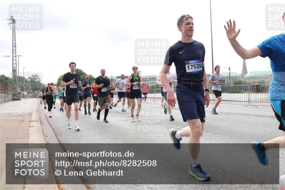 29.06.2025 - hella hamburg halbmarathon Lena Gebhardt http://msf.ph/oto/8282508 29.06.2025 10:35:23 Lombardsbrücke 11646, 21, 1262, 13414, 382, 18375, 17526, 1284, 1497, 1717, 1786, 1821, 1849, 2001, 2198, 2376, 2751, 2787, 3409, 3828, 3958, 4333, 4564, 4703, 4704, 4884, 4965, 5027, 5147, 5240, 5531, 5793, 6029, 6189, 6365, 6379, 6381, 6397, 6471, 6746, 6803, 6859, 6867, 7267, 7382, 7927, 8249, 8296, 8567, 9248, 9342, 9470, 9803, 9806, 10358, 10393, 10464, 10531, 10565, 10606, 10652, 11233, 11320, 11359, 11565, 11838, 11839, 11886, 12026, 12062, 12326 meine-sportfotos.de