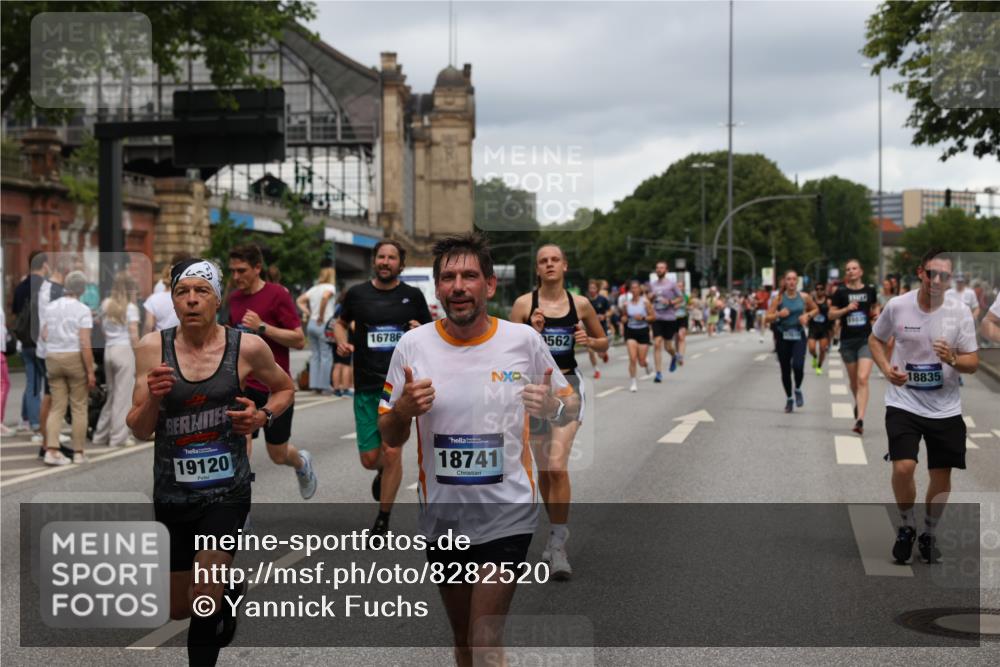 29.06.2025 - hella hamburg halbmarathon Yannick Fuchs http://msf.ph/oto/8282520 29.06.2025 10:49:49 20KM 1130, 1180, 1193, 2982, 3042, 3048, 3058, 3668, 4951, 5287, 5465, 5672, 6569, 6591, 6924, 7594, 7742, 8255, 8311, 8639, 8863, 9361, 9562, 11039, 11309, 11638, 12196, 12515, 13474, 14363, 14365, 14461, 15184, 15484, 15818, 15884, 16176, 16375, 16401, 16434, 16521, 16786, 17259, 17615, 17640, 17642, 17734, 18064, 18125, 18212, 18325, 18340, 18495, 18634, 18741, 18746, 18835, 19120, 19152 meine-sportfotos.de
