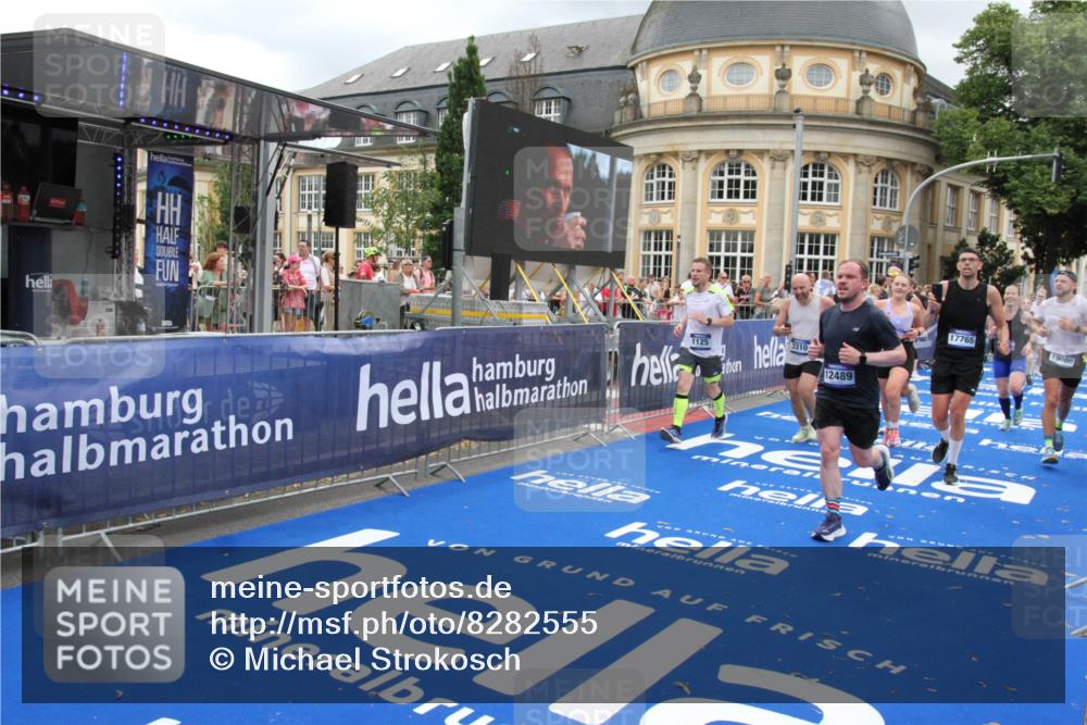 29.06.2025 - hella hamburg halbmarathon Michael Strokosch http://msf.ph/oto/8282555 29.06.2025 10:54:44 Ziel 1125, 1496, 2561, 3310, 6587, 7478, 8449, 9012, 9227, 10040, 10368, 10376, 12489, 13147, 14239, 15389, 15408, 15584, 17231, 17765, 19000 meine-sportfotos.de