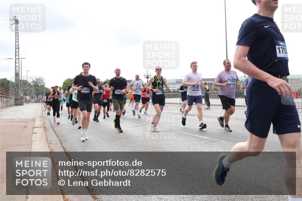 29.06.2025 - hella hamburg halbmarathon Lena Gebhardt http://msf.ph/oto/8282575 29.06.2025 10:35:23 Lombardsbrücke 11646, 3828, 1341, 119, 21, 12625, 8375, 6471, 12338, 1284, 1757, 1284, 1497, 1717, 1786, 1821, 1849, 2001, 2198, 2376, 2751, 2787, 3409, 3828, 3958, 4333, 4564, 4703, 4704, 4884, 4965, 5027, 5147, 5240, 5531, 5793, 6029, 6189, 6365, 6379, 6381, 6397, 6471, 6746, 6803, 6859, 6867, 7267, 7382, 7927, 8249, 8296, 8567, 9248, 9342, 9470, 9803, 9806, 10358, 10393, 10464, 10531, 10565, 10606, 10652, 11233, 11320, 11359, 11565, 11838, 11839, 11886, 12026, 12062, 12326 meine-sportfotos.de