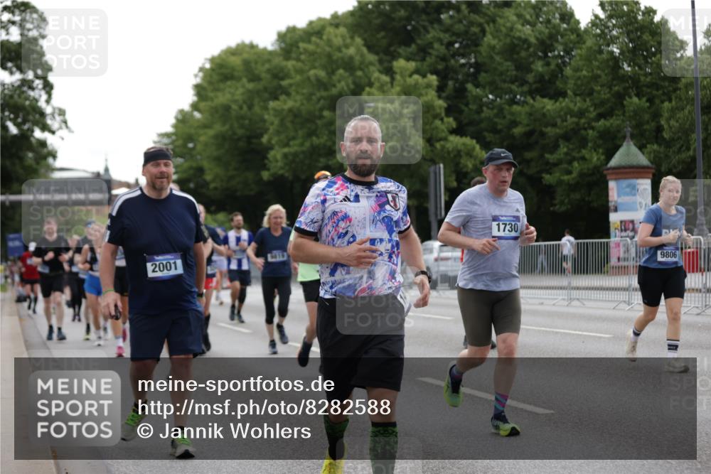 29.06.2025 - hella hamburg halbmarathon Jannik Wohlers http://msf.ph/oto/8282588 29.06.2025 10:35:18 Lombardsbrücke 1108, 1336, 1730, 1786, 2352, 2425, 2787, 2811, 2827, 3243, 4333, 4902, 5147, 5240, 6021, 6381, 6746, 6867, 7304, 7382, 8333, 9342, 9470, 9803, 9806, 9819, 10119, 10567, 10652, 12026, 12097, 12408, 12851, 12869, 13240, 13318, 13505, 13899, 14402, 14684, 15032, 16487, 17289, 17331, 17689, 17817, 17868, 17883, 17974, 17996, 17998, 18036, 18292, 18361, 18524, 18570, 18688 meine-sportfotos.de