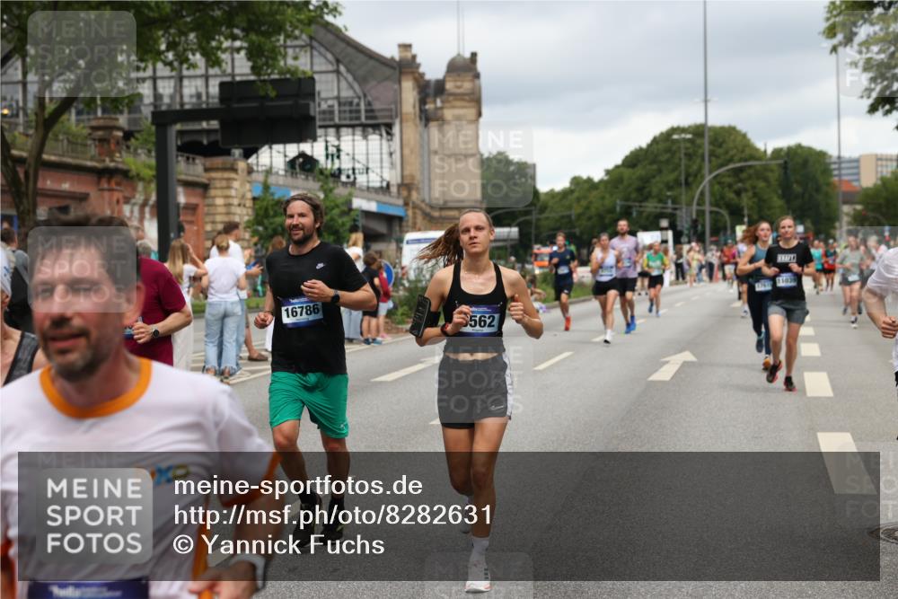 29.06.2025 - hella hamburg halbmarathon Yannick Fuchs http://msf.ph/oto/8282631 29.06.2025 10:49:50 20KM 1130, 1180, 1193, 2982, 3042, 3048, 3058, 3668, 4951, 5287, 5465, 5672, 6569, 6591, 6924, 7594, 7742, 8255, 8311, 8639, 8863, 9361, 9562, 11039, 11309, 11638, 12196, 12515, 13474, 14363, 14365, 14461, 15184, 15818, 15884, 16176, 16375, 16401, 16434, 16521, 16625, 16786, 17259, 17615, 17640, 17642, 17734, 18064, 18125, 18212, 18325, 18340, 18495, 18634, 18741, 18746, 18835, 19120, 19152 meine-sportfotos.de