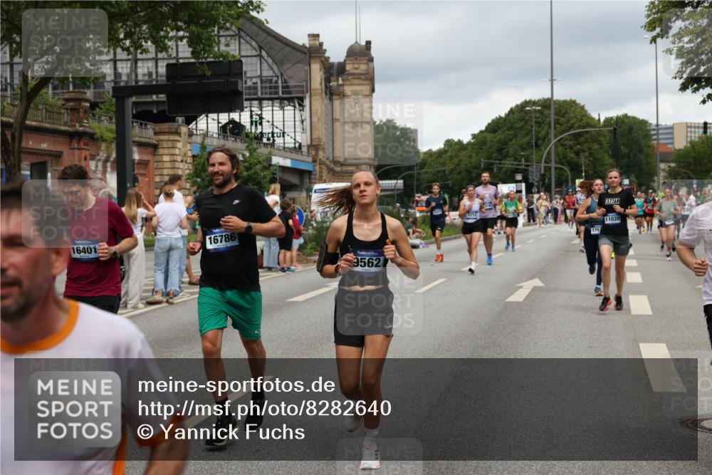 29.06.2025 - hella hamburg halbmarathon Yannick Fuchs http://msf.ph/oto/8282640 29.06.2025 10:49:50 20KM 1130, 1180, 1193, 2982, 3042, 3048, 3058, 3668, 4951, 5287, 5465, 5672, 6569, 6591, 6924, 7594, 7742, 8255, 8311, 8639, 8863, 9361, 9562, 11039, 11309, 11638, 12196, 12515, 13474, 14363, 14365, 14461, 15184, 15818, 15884, 16176, 16375, 16401, 16434, 16521, 16625, 16786, 17259, 17615, 17640, 17642, 17734, 18064, 18125, 18212, 18325, 18340, 18495, 18634, 18741, 18746, 18835, 19120, 19152 meine-sportfotos.de