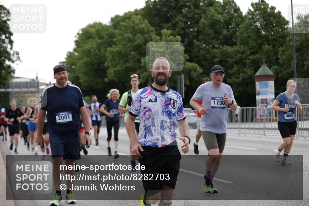 29.06.2025 - hella hamburg halbmarathon Jannik Wohlers http://msf.ph/oto/8282703 29.06.2025 10:35:18 Lombardsbrücke 1108, 1336, 1730, 1786, 2352, 2425, 2787, 2811, 2827, 3243, 4333, 4902, 5147, 5240, 6021, 6381, 6746, 6867, 7304, 7382, 8333, 9342, 9470, 9803, 9806, 9819, 10119, 10567, 10652, 12026, 12097, 12408, 12851, 12869, 13240, 13318, 13505, 13899, 14402, 14684, 15032, 16487, 17289, 17331, 17689, 17817, 17868, 17883, 17974, 17996, 17998, 18036, 18292, 18361, 18524, 18570, 18688 meine-sportfotos.de