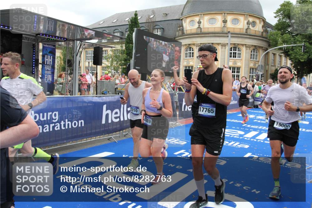 29.06.2025 - hella hamburg halbmarathon Michael Strokosch http://msf.ph/oto/8282763 29.06.2025 10:54:46 Ziel 1125, 1496, 2029, 2561, 3310, 6587, 7478, 8449, 9227, 10044, 12186, 12489, 13147, 14239, 15389, 15408, 15584, 17231, 17765, 19000 meine-sportfotos.de