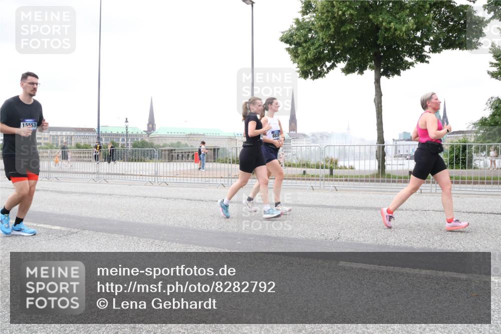 29.06.2025 - hella hamburg halbmarathon Lena Gebhardt http://msf.ph/oto/8282792 29.06.2025 10:55:06 Lombardsbrücke 15553, 6839, 1013, 1198, 2084, 2090, 2452, 2566, 2632, 3002, 3115, 3157, 3274, 3577, 4039, 4191, 4192, 4628, 5040, 5392, 5483, 5500, 5727, 5882, 6395, 6396, 6839, 6944, 6982, 7219, 7238, 7766, 8012, 8186, 8403, 8519, 9521, 9596, 10109, 10331, 10458, 10471, 10686, 11033, 11109, 11226, 11287, 11737, 11788, 11908, 12147, 12148, 12240, 12268, 12270, 13098, 13230, 13272, 13283, 13548, 13944, 13945, 13979, 13980, 14515, 15152, 15160, 16385 meine-sportfotos.de