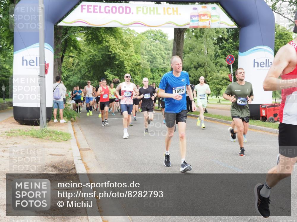 29.06.2025 - hella hamburg halbmarathon MichiJ http://msf.ph/oto/8282793 29.06.2025 10:32:19 Zwischen KM18-KM19 1415, 1558, 1697, 3907, 4310, 4991, 5692, 7093, 7508, 8063, 8145, 8722, 8900, 11648, 11848, 12966, 13348, 13807 meine-sportfotos.de