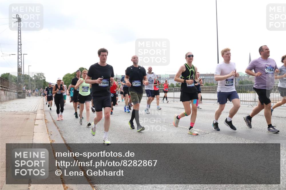 29.06.2025 - hella hamburg halbmarathon Lena Gebhardt http://msf.ph/oto/8282867 29.06.2025 10:35:24 Lombardsbrücke 1646, 157, 14735, 1900, 13414, 21, 12625, 12338, 1284, 1284, 1497, 1717, 1730, 1786, 1821, 1849, 2001, 2198, 2376, 2425, 2751, 2787, 3409, 3828, 3958, 4333, 4564, 4703, 4704, 4965, 5027, 5147, 5240, 5531, 5793, 6029, 6189, 6365, 6381, 6397, 6471, 6746, 6803, 6859, 6867, 7267, 7382, 7927, 8249, 8296, 8567, 9248, 9342, 9470, 9803, 9806, 10358, 10393, 10464, 10531, 10565, 10606, 10652, 11233, 11320, 11359, 11565, 11838, 11839, 11886, 12026, 12062, 12326 meine-sportfotos.de
