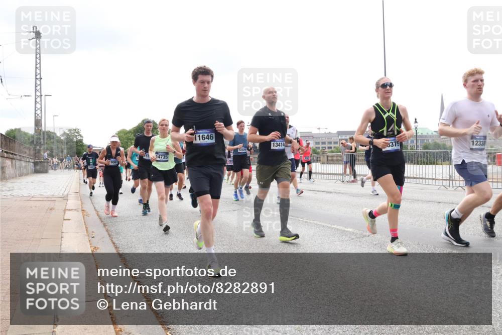 29.06.2025 - hella hamburg halbmarathon Lena Gebhardt http://msf.ph/oto/8282891 29.06.2025 10:35:24 Lombardsbrücke 157, 14735, 9061, 11646, 12326, 13414, 3375, 12338, 1284, 1497, 1717, 1730, 1786, 1821, 1849, 2001, 2198, 2376, 2425, 2751, 2787, 3409, 3828, 3958, 4333, 4564, 4703, 4704, 4965, 5027, 5147, 5240, 5531, 5793, 6029, 6189, 6365, 6381, 6397, 6471, 6746, 6803, 6859, 6867, 7267, 7382, 7927, 8249, 8296, 8567, 9248, 9342, 9470, 9803, 9806, 10358, 10393, 10464, 10531, 10565, 10606, 10652, 11233, 11320, 11359, 11565, 11838, 11839, 11886, 12026, 12062, 12326 meine-sportfotos.de