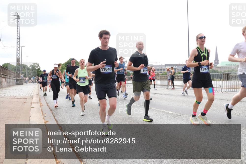 29.06.2025 - hella hamburg halbmarathon Lena Gebhardt http://msf.ph/oto/8282945 29.06.2025 10:35:24 Lombardsbrücke 19061, 103, 14735, 11646, 12326, 13414, 18375, 1284, 1497, 1717, 1730, 1786, 1821, 1849, 2001, 2198, 2376, 2425, 2751, 2787, 3409, 3828, 3958, 4333, 4564, 4703, 4704, 4965, 5027, 5147, 5240, 5531, 5793, 6029, 6189, 6365, 6381, 6397, 6471, 6746, 6803, 6859, 6867, 7267, 7382, 7927, 8249, 8296, 8567, 9248, 9342, 9470, 9803, 9806, 10358, 10393, 10464, 10531, 10565, 10606, 10652, 11233, 11320, 11359, 11565, 11838, 11839, 11886, 12026, 12062, 12326 meine-sportfotos.de