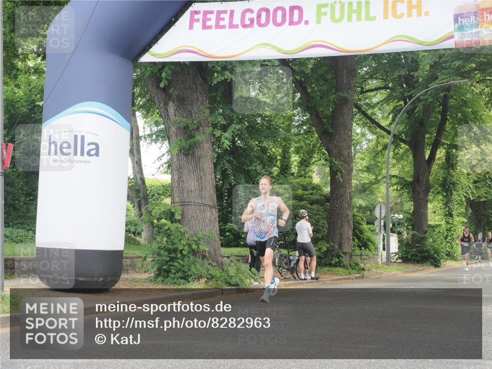 29.06.2025 - hella hamburg halbmarathon KatJ http://msf.ph/oto/8282963 29.06.2025 10:11:11 Zwischen KM18-KM19  meine-sportfotos.de