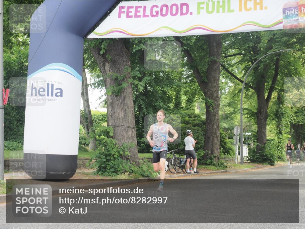 29.06.2025 - hella hamburg halbmarathon KatJ http://msf.ph/oto/8282997 29.06.2025 10:11:11 Zwischen KM18-KM19  meine-sportfotos.de