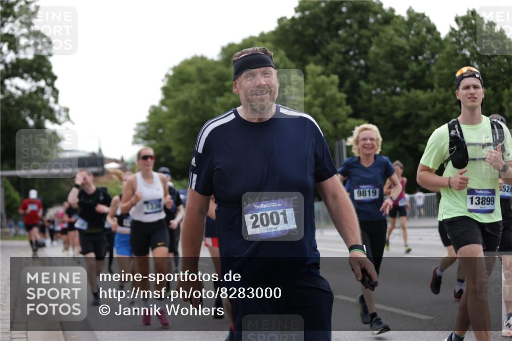 29.06.2025 - hella hamburg halbmarathon Jannik Wohlers http://msf.ph/oto/8283000 29.06.2025 10:35:21 Lombardsbrücke 1108, 1336, 1730, 1786, 2352, 2425, 2787, 2811, 2827, 3243, 3598, 3990, 4902, 5147, 6021, 6381, 6845, 6867, 7304, 7382, 8333, 9342, 9432, 9744, 9803, 9806, 9819, 10119, 10567, 10652, 12026, 12097, 12408, 12430, 12851, 12869, 13240, 13318, 13505, 13899, 14402, 14684, 15032, 16487, 17289, 17817, 17868, 17996, 17998, 18036, 18292, 18361, 18524, 18541, 18570, 18688 meine-sportfotos.de