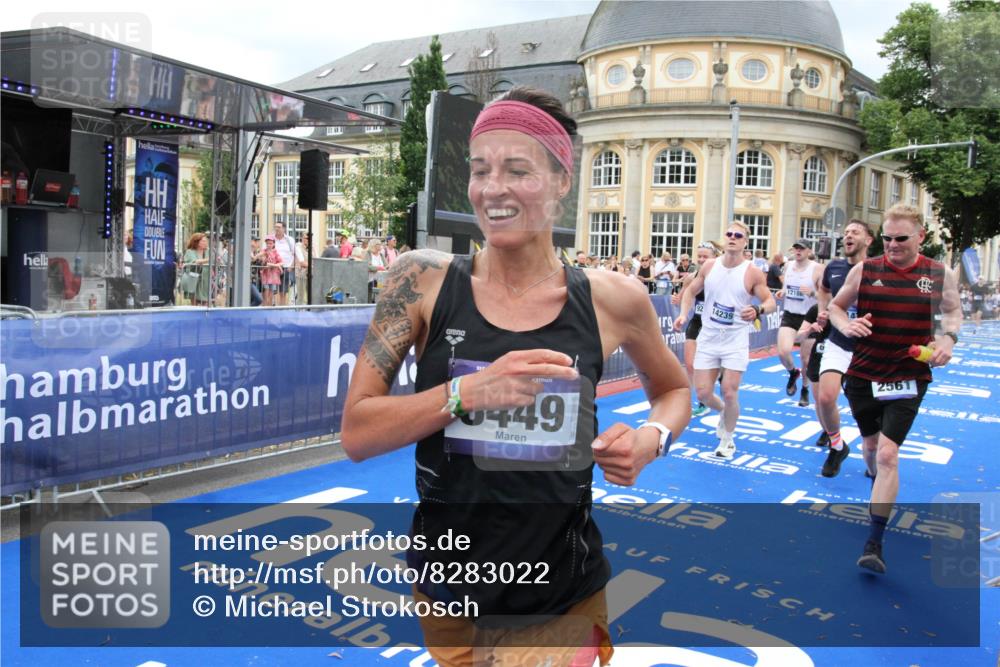 29.06.2025 - hella hamburg halbmarathon Michael Strokosch http://msf.ph/oto/8283022 29.06.2025 10:54:49 Ziel 1496, 2029, 2561, 3310, 4231, 6587, 7478, 8449, 9227, 10044, 12186, 13147, 14239, 15389, 15408, 15584, 17231, 19000 meine-sportfotos.de