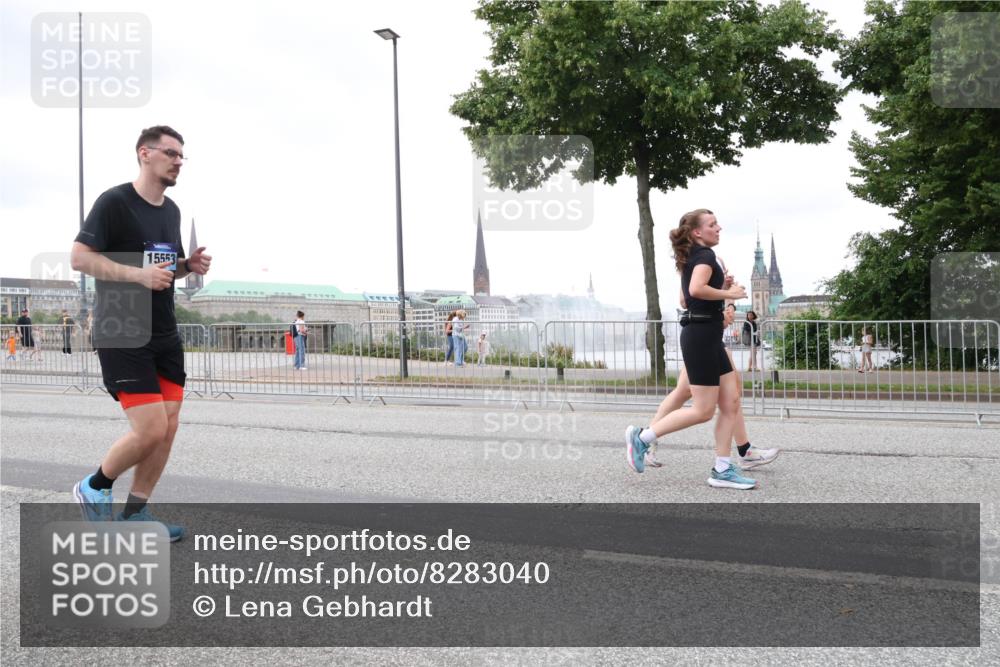 29.06.2025 - hella hamburg halbmarathon Lena Gebhardt http://msf.ph/oto/8283040 29.06.2025 10:55:07 Lombardsbrücke 15553, 1013, 1198, 2084, 2090, 2452, 2566, 2632, 3002, 3115, 3157, 3274, 3577, 4039, 4191, 4192, 4628, 5040, 5392, 5483, 5500, 5727, 5882, 6395, 6396, 6839, 6944, 6982, 7219, 7238, 7680, 7766, 8012, 8186, 8403, 8519, 9521, 9596, 10109, 10331, 10458, 10471, 10686, 11033, 11109, 11226, 11287, 11737, 11788, 11908, 12147, 12148, 12240, 12268, 12270, 13098, 13230, 13272, 13283, 13548, 13944, 13945, 13979, 13980, 14515, 14727, 15152, 15160, 16385 meine-sportfotos.de