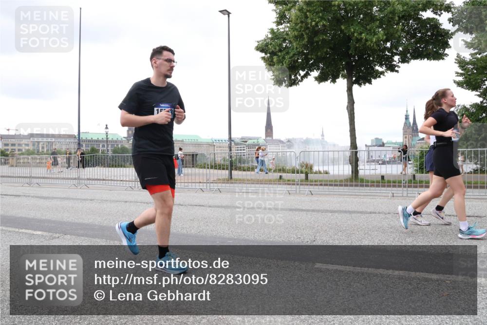 29.06.2025 - hella hamburg halbmarathon Lena Gebhardt http://msf.ph/oto/8283095 29.06.2025 10:55:07 Lombardsbrücke 15, 1013, 1198, 2084, 2090, 2452, 2566, 2632, 3002, 3115, 3157, 3274, 3577, 4039, 4191, 4192, 4628, 5040, 5392, 5483, 5500, 5727, 5882, 6395, 6396, 6839, 6944, 6982, 7219, 7238, 7680, 7766, 8012, 8186, 8403, 8519, 9521, 9596, 10109, 10331, 10458, 10471, 10686, 11033, 11109, 11226, 11287, 11737, 11788, 11908, 12147, 12148, 12240, 12268, 12270, 13098, 13230, 13272, 13283, 13548, 13944, 13945, 13979, 13980, 14515, 14727, 15152, 15160, 16385 meine-sportfotos.de