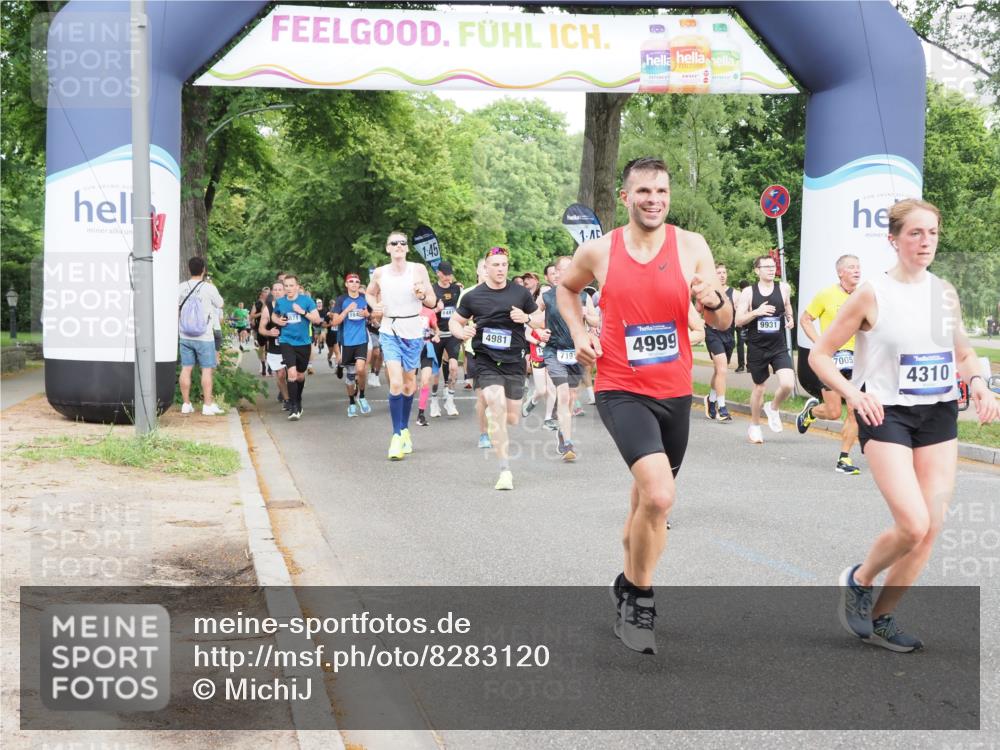 29.06.2025 - hella hamburg halbmarathon MichiJ http://msf.ph/oto/8283120 29.06.2025 10:32:23 Zwischen KM18-KM19 1415, 1697, 3004, 3907, 4310, 4981, 4999, 7005, 7093, 7191, 8063, 8722, 9374, 9931, 10193, 10246, 11648, 11848, 12711, 12966, 13807, 15535, 16549, 17376, 18765, 19206 meine-sportfotos.de