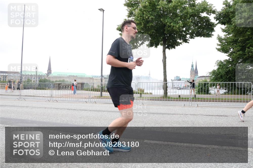 29.06.2025 - hella hamburg halbmarathon Lena Gebhardt http://msf.ph/oto/8283180 29.06.2025 10:55:07 Lombardsbrücke 156, 1013, 1198, 2084, 2090, 2452, 2566, 2632, 3002, 3115, 3157, 3274, 3577, 4039, 4191, 4192, 4628, 5040, 5392, 5483, 5500, 5727, 5882, 6395, 6396, 6839, 6944, 6982, 7219, 7238, 7680, 7766, 8012, 8186, 8403, 8519, 9521, 9596, 10109, 10331, 10458, 10471, 10686, 11033, 11109, 11226, 11287, 11737, 11788, 11908, 12147, 12148, 12240, 12268, 12270, 13098, 13230, 13272, 13283, 13548, 13944, 13945, 13979, 13980, 14515, 14727, 15152, 15160, 16385 meine-sportfotos.de