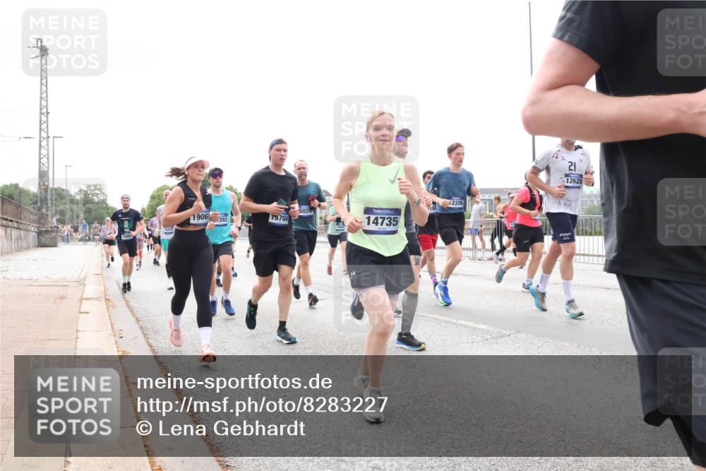 29.06.2025 - hella hamburg halbmarathon Lena Gebhardt http://msf.ph/oto/8283227 29.06.2025 10:35:25 Lombardsbrücke 1906, 5704, 6029, 14735, 2326, 12625, 1284, 1497, 1717, 1730, 1786, 1821, 1849, 2001, 2198, 2376, 2425, 2751, 2787, 3409, 3828, 3958, 4333, 4564, 4703, 4704, 4965, 5027, 5147, 5240, 5531, 5793, 6029, 6189, 6365, 6381, 6397, 6471, 6746, 6803, 6859, 6867, 7267, 7382, 7927, 8249, 8296, 8567, 9248, 9342, 9470, 9803, 9806, 10358, 10393, 10464, 10531, 10565, 10606, 10652, 11233, 11320, 11359, 11565, 11838, 11839, 11886, 12026, 12062, 12326 meine-sportfotos.de
