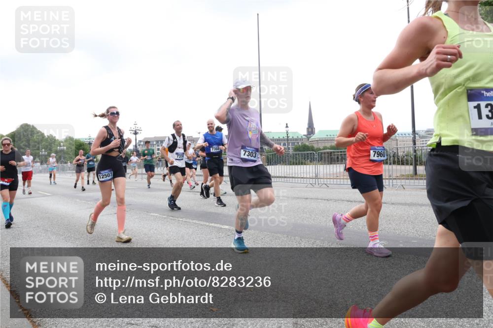 29.06.2025 - hella hamburg halbmarathon Lena Gebhardt http://msf.ph/oto/8283236 29.06.2025 10:46:32 Lombardsbrücke 1371, 1375, 1429, 1465, 1532, 1608, 1837, 1999, 2162, 2423, 2500, 2697, 2773, 2813, 2951, 3277, 3406, 3407, 3410, 3469, 3734, 4119, 4202, 4296, 4342, 4355, 4448, 4604, 5697, 5700, 5703, 5854, 6068, 6124, 6161, 6392, 6740, 7303, 7364, 7368, 7374, 7412, 7767, 7827, 7960, 7983, 8047, 8477, 8551, 8700, 9129, 9337, 9445, 9691, 10153, 10230, 11361, 11876, 11910, 12298, 12333, 12507, 12522, 13969, 14261, 15852, 16882, 16987 meine-sportfotos.de
