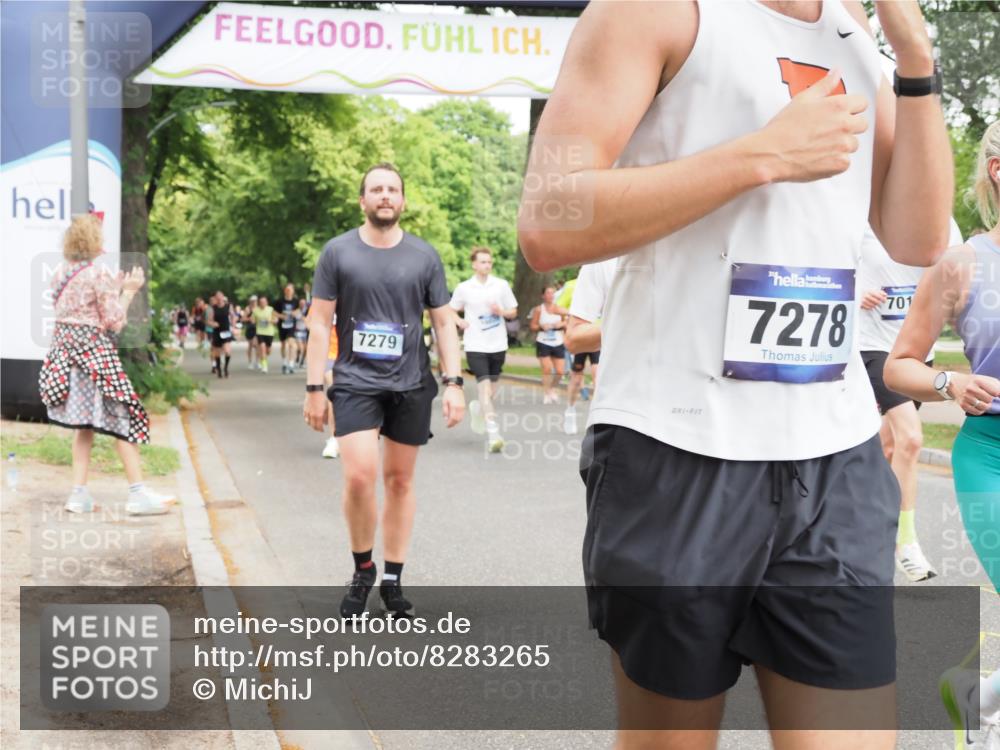 29.06.2025 - hella hamburg halbmarathon MichiJ http://msf.ph/oto/8283265 29.06.2025 10:58:20 Zwischen KM18-KM19 1981, 2721, 3020, 4583, 5036, 7014, 7017, 7257, 7277, 7278, 7279, 8275, 9917, 12456, 12893, 13242, 13370, 13683, 13835, 14413, 16020, 16241, 16554 meine-sportfotos.de
