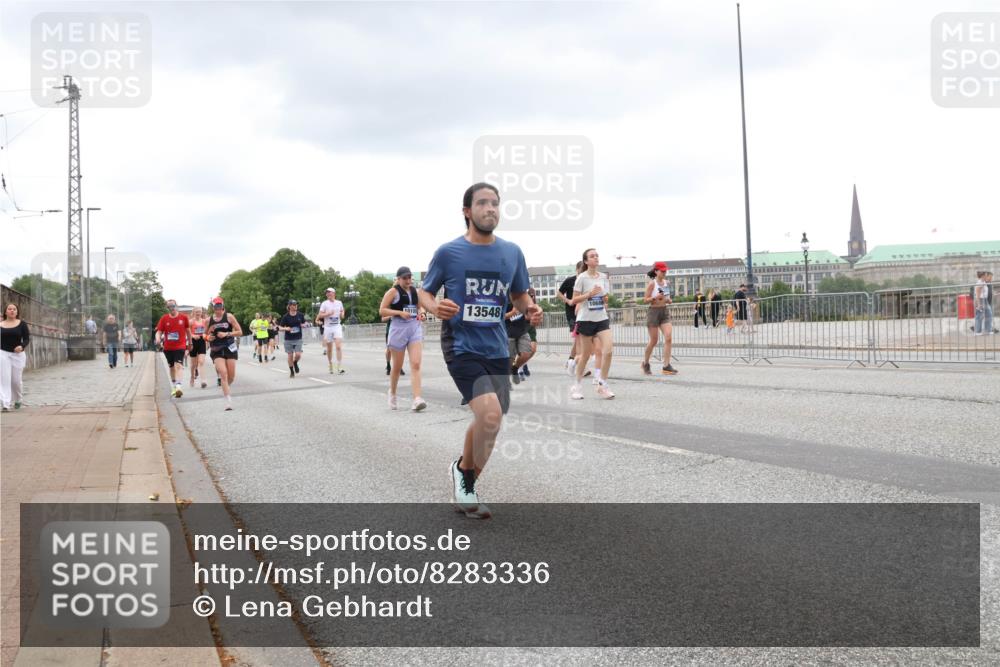 29.06.2025 - hella hamburg halbmarathon Lena Gebhardt http://msf.ph/oto/8283336 29.06.2025 10:55:09 Lombardsbrücke 13548, 10686, 1013, 1198, 2084, 2090, 2452, 2566, 2632, 3002, 3115, 3157, 3274, 3577, 4039, 4191, 4192, 4628, 5040, 5392, 5483, 5500, 5727, 5882, 6395, 6396, 6839, 6944, 6982, 7219, 7238, 7680, 7766, 8012, 8186, 8403, 8519, 9521, 9596, 10109, 10331, 10458, 10471, 10686, 10885, 11109, 11226, 11287, 11737, 11788, 11908, 12147, 12148, 12240, 12268, 12270, 13098, 13230, 13283, 13548, 13944, 13945, 13979, 13980, 14515, 14727, 15152, 15160, 16385 meine-sportfotos.de