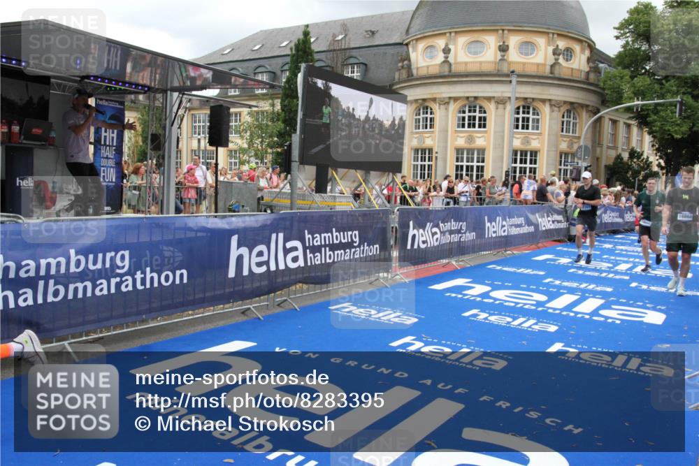 29.06.2025 - hella hamburg halbmarathon Michael Strokosch http://msf.ph/oto/8283395 29.06.2025 10:54:54 Ziel 1327, 1506, 2029, 4231, 6994, 10044, 12186, 14660, 16623, 16868, 17261 meine-sportfotos.de