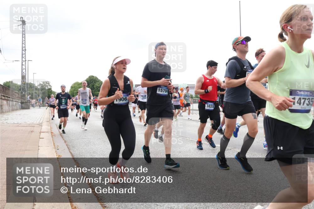 29.06.2025 - hella hamburg halbmarathon Lena Gebhardt http://msf.ph/oto/8283406 29.06.2025 10:35:26 Lombardsbrücke 15211, 15601, 1906, 16690, 15704, 879, 3828, 326, 14735, 1284, 1497, 1717, 1730, 1786, 1821, 1849, 2001, 2198, 2376, 2425, 2751, 2787, 3243, 3409, 3828, 3958, 4333, 4564, 4703, 4704, 4902, 4965, 5027, 5147, 5240, 5531, 5793, 6029, 6189, 6365, 6381, 6397, 6471, 6746, 6803, 6859, 6867, 7267, 7382, 7927, 8249, 8296, 8567, 9342, 9470, 9803, 9806, 10358, 10393, 10531, 10565, 10652, 11233, 11320, 11359, 11565, 11838, 11839, 11886, 12026, 12062, 12326 meine-sportfotos.de